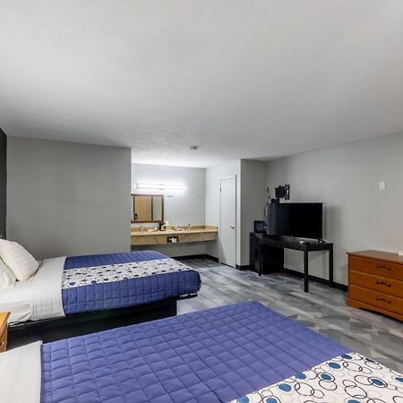 Freer Executive Inn And Studios Экстерьер фото