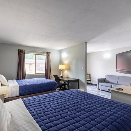 Freer Executive Inn And Studios Экстерьер фото