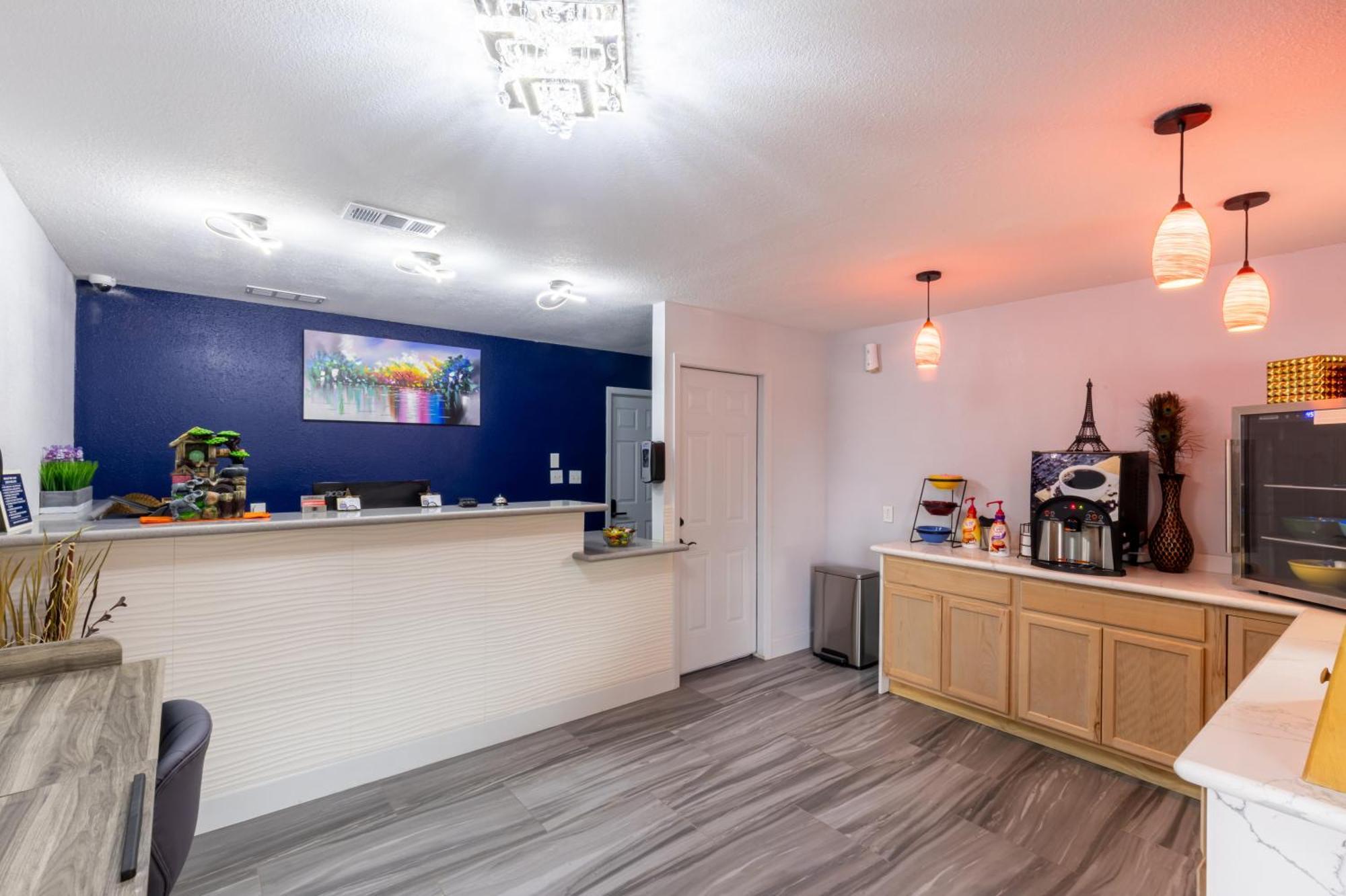 Freer Executive Inn And Studios Экстерьер фото