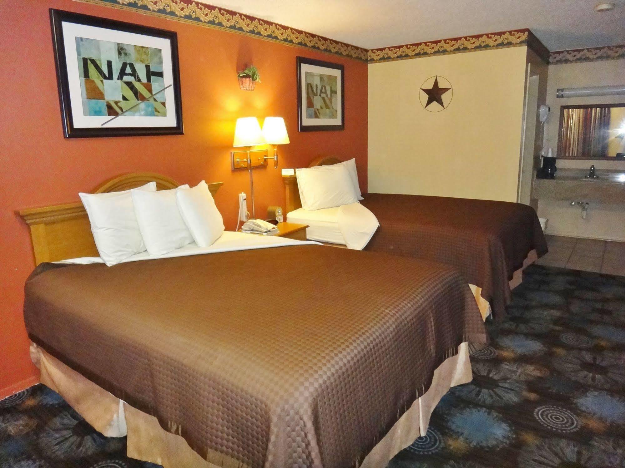 Freer Executive Inn And Studios Экстерьер фото
