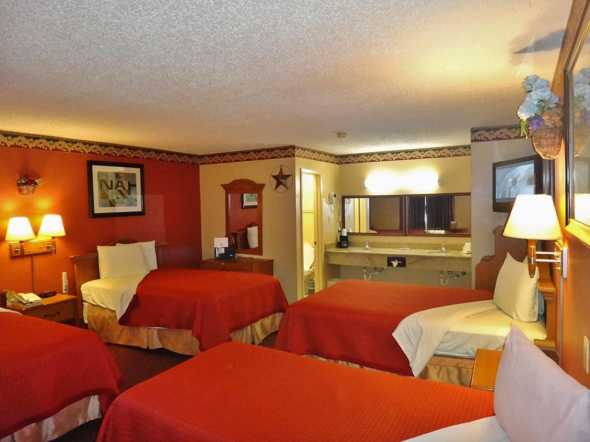Freer Executive Inn And Studios Экстерьер фото