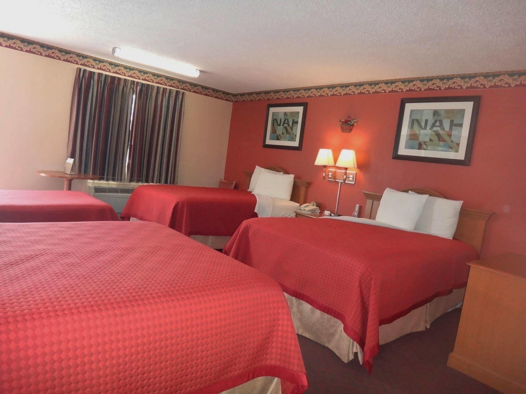 Freer Executive Inn And Studios Экстерьер фото